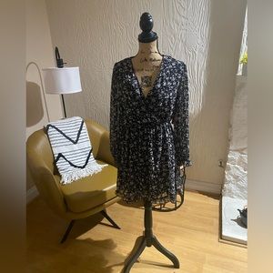 NWT black and white floral dress size M